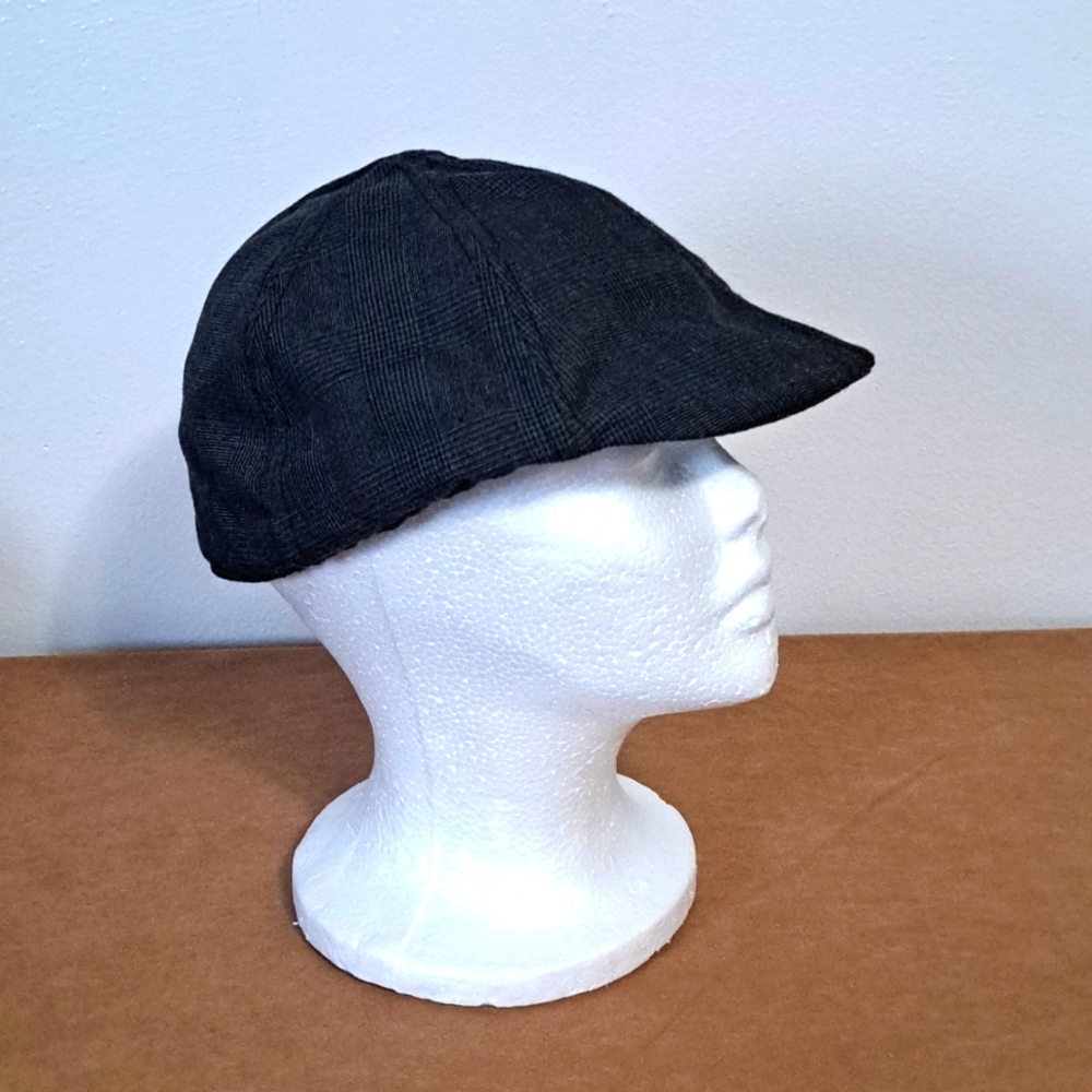 Newsboy Cap Dorfman Pacific Co. Vintage Hat black plaid Tartan small/medium
